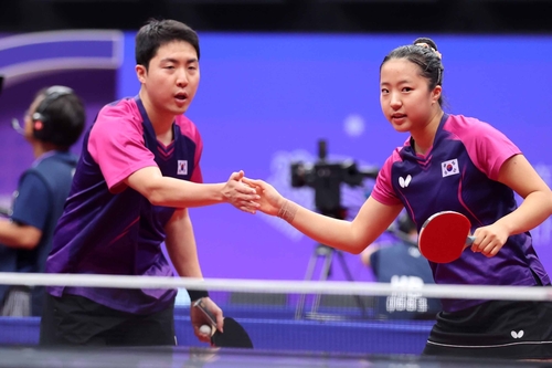 Jang Woo-jin, Jeon Jeon-hee win their first mixed doubles match…